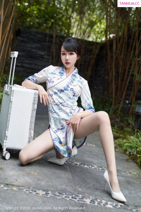 波巧酱  [XiuRen]高清写真图 2023.12.13 No.7804 波巧酱 制服美腿第2张图片